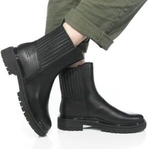 Johnston & Murphy Gianna Gore Black Ankle Boots